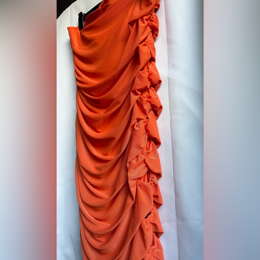 Fashion to Figure Orange Strapless Ruched Midi Dress – Size 1X - Picture 3 of 5